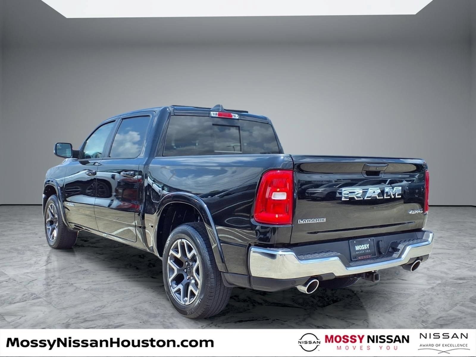 Used 2026 RAM 1500 Laramie AWD/4WD image 2