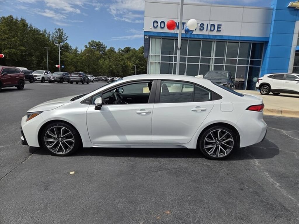 Used 2022 Toyota Corolla SE FWD image 2