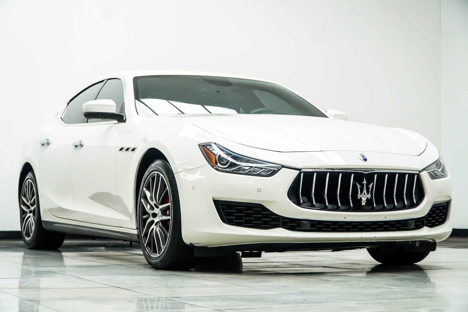 Used 2019 Maserati Ghibli S Q4 AWD/4WD image 4