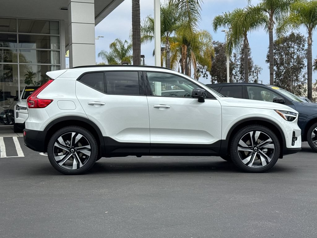 New 2026 Volvo XC40 B5 Ultra w/ Protection Package Premier AWD/4WD image 6