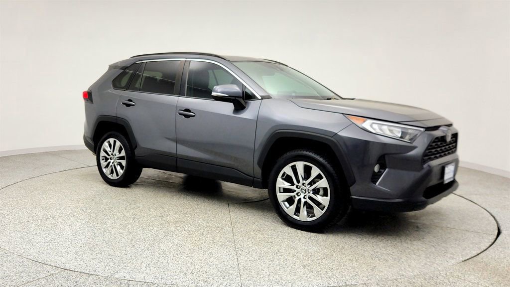 Used 2021 Toyota RAV4 XLE Premium image 3