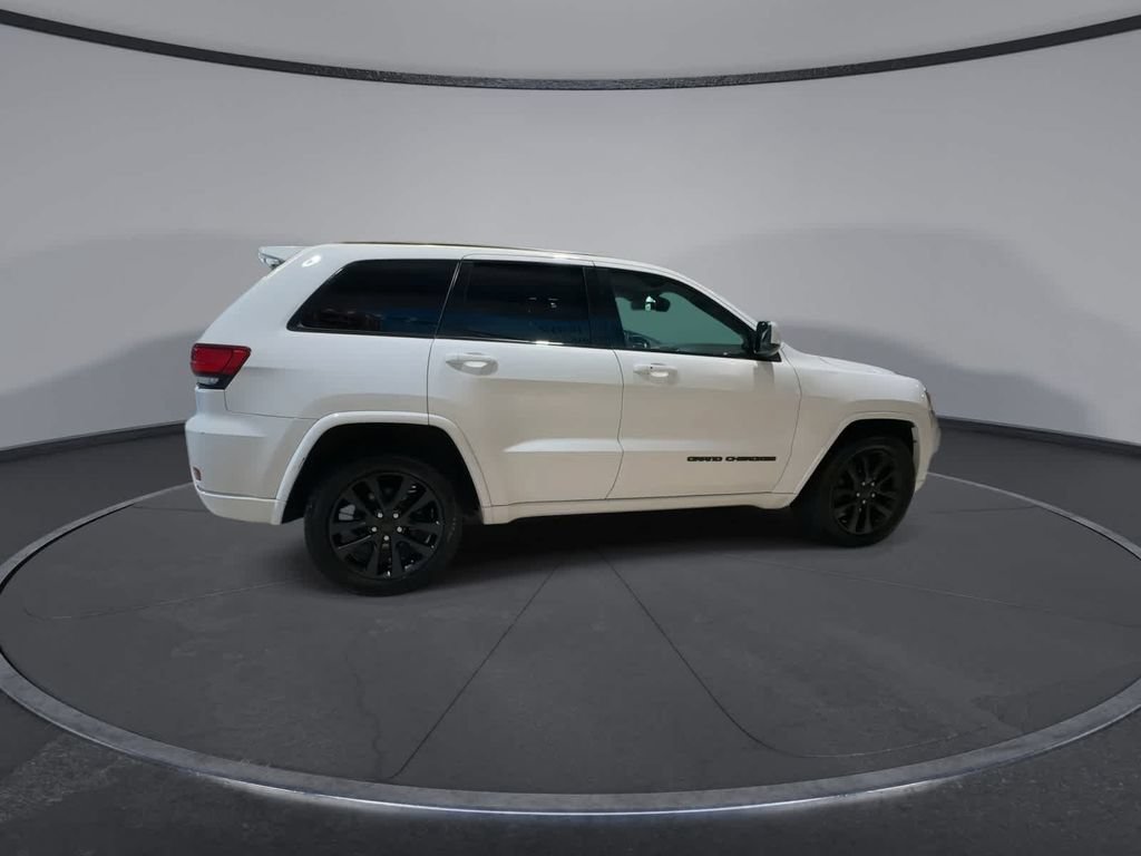 Used 2019 Jeep Grand Cherokee Altitude AWD/4WD image 16