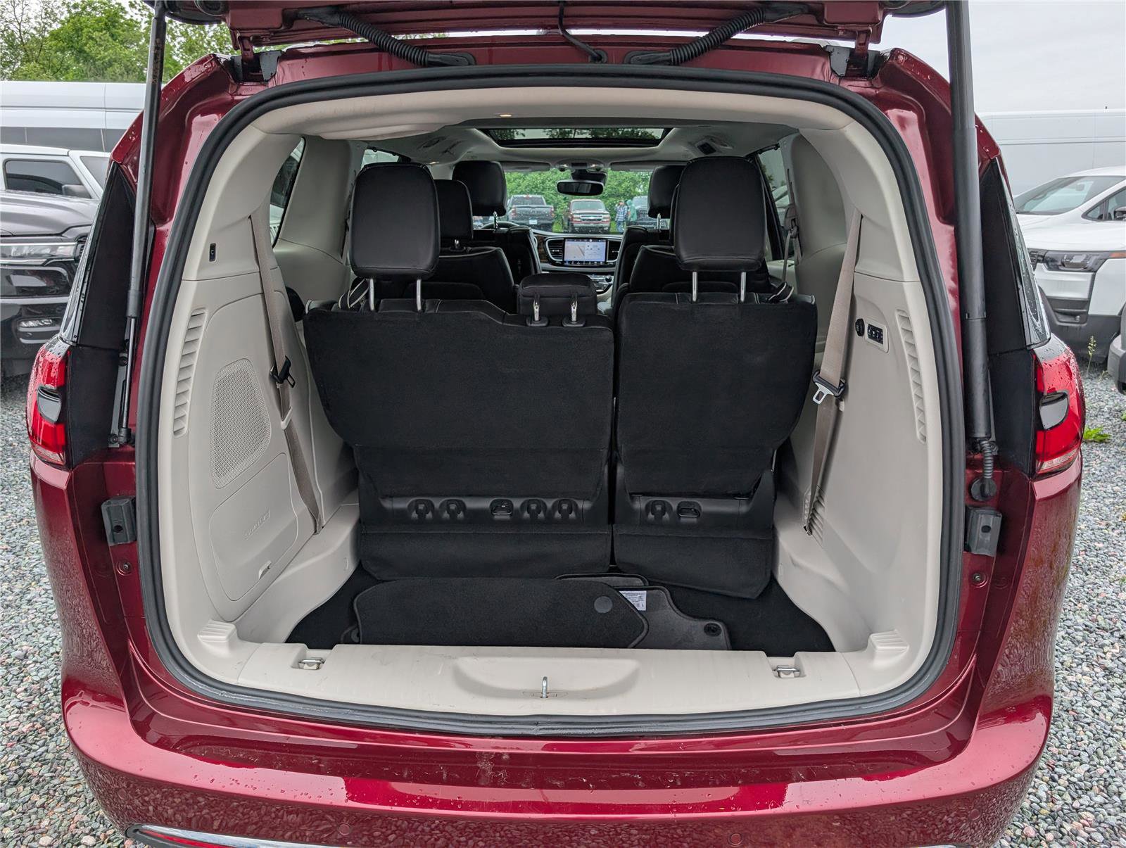 Used 2023 Chrysler Pacifica Limited w/ Uconnect Theater Family Group AWD/4WD image 14