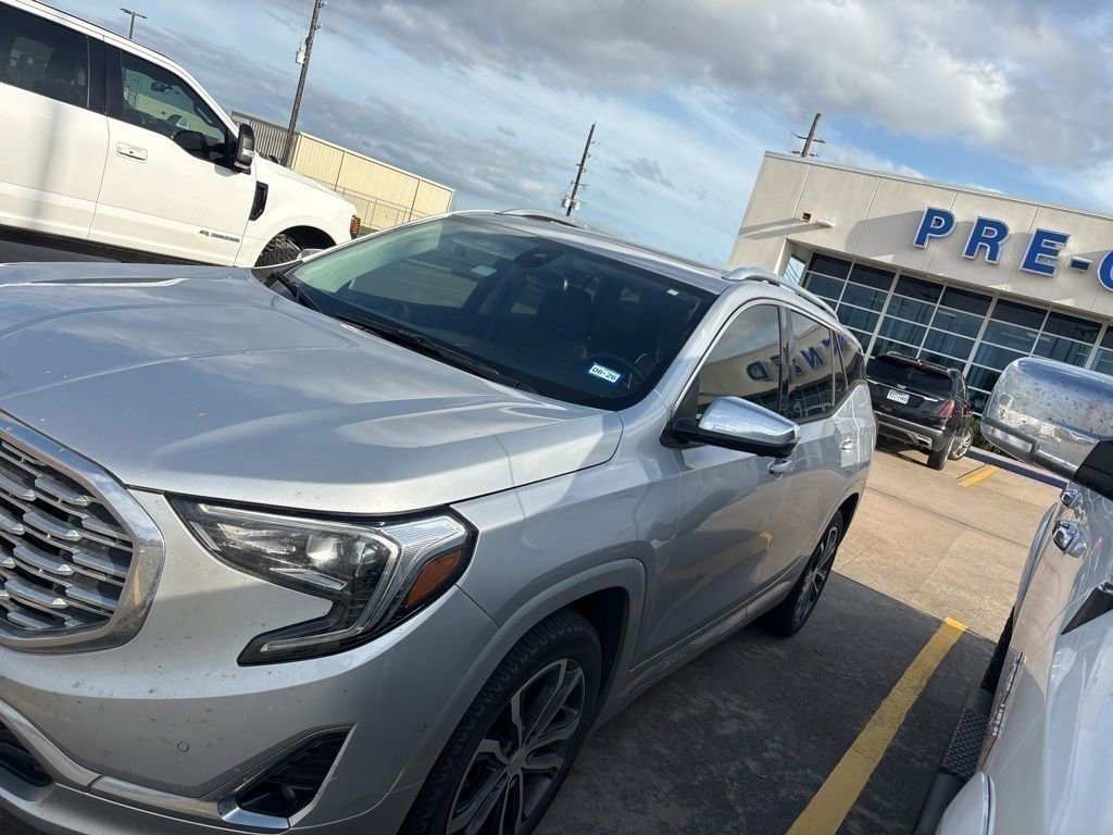 Used 2019 GMC Terrain Denali w/ Advanced Safety Package FWD image 5