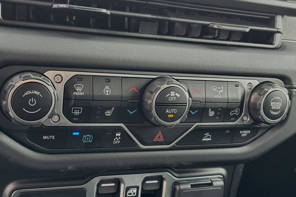 New 2024 Jeep Wrangler Unlimited Sahara AWD/4WD image 17