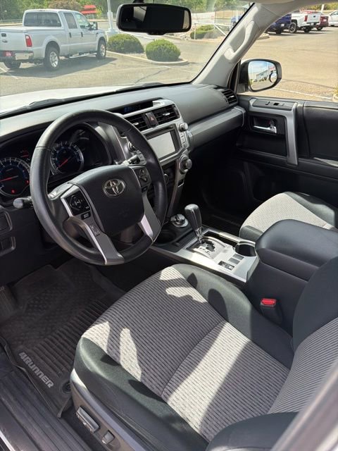 Used 2017 Toyota 4Runner SR5 AWD/4WD image 17