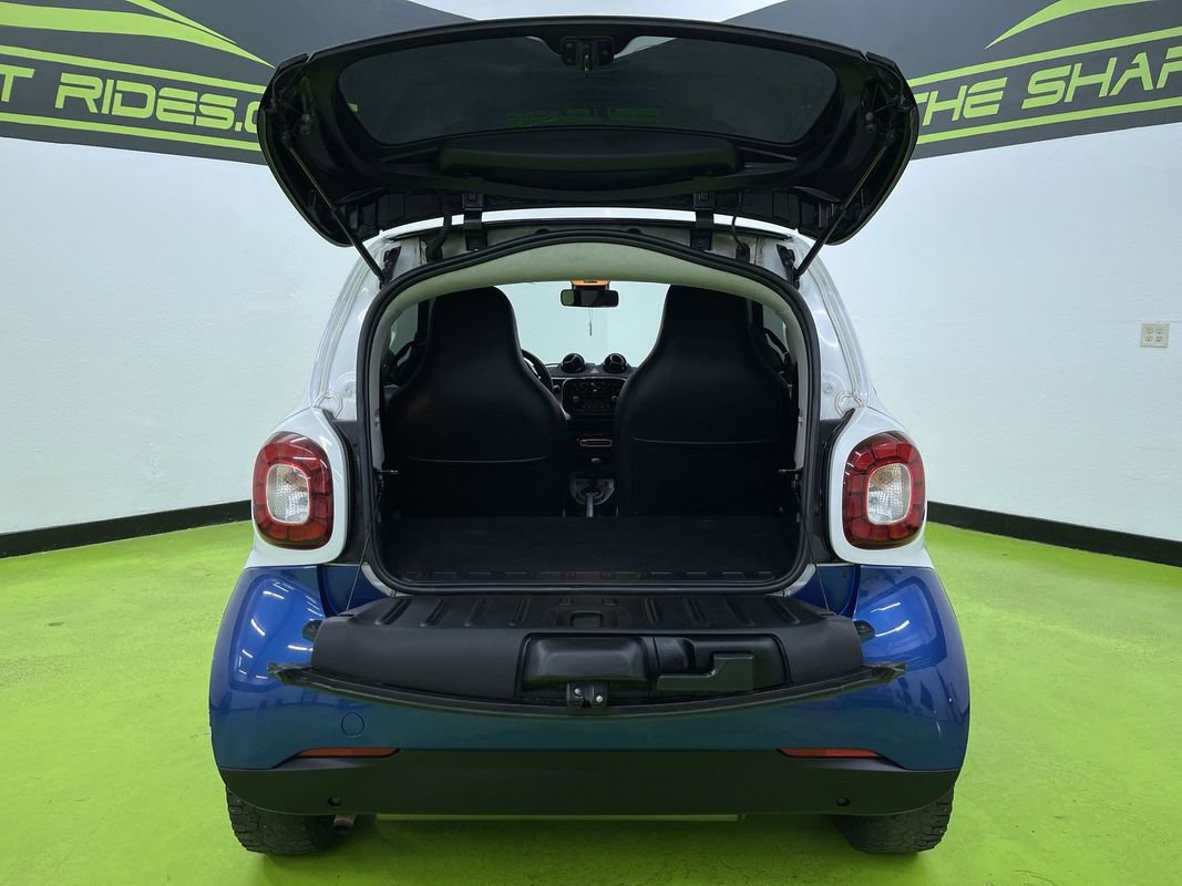 Used 2016 smart fortwo passion image 9
