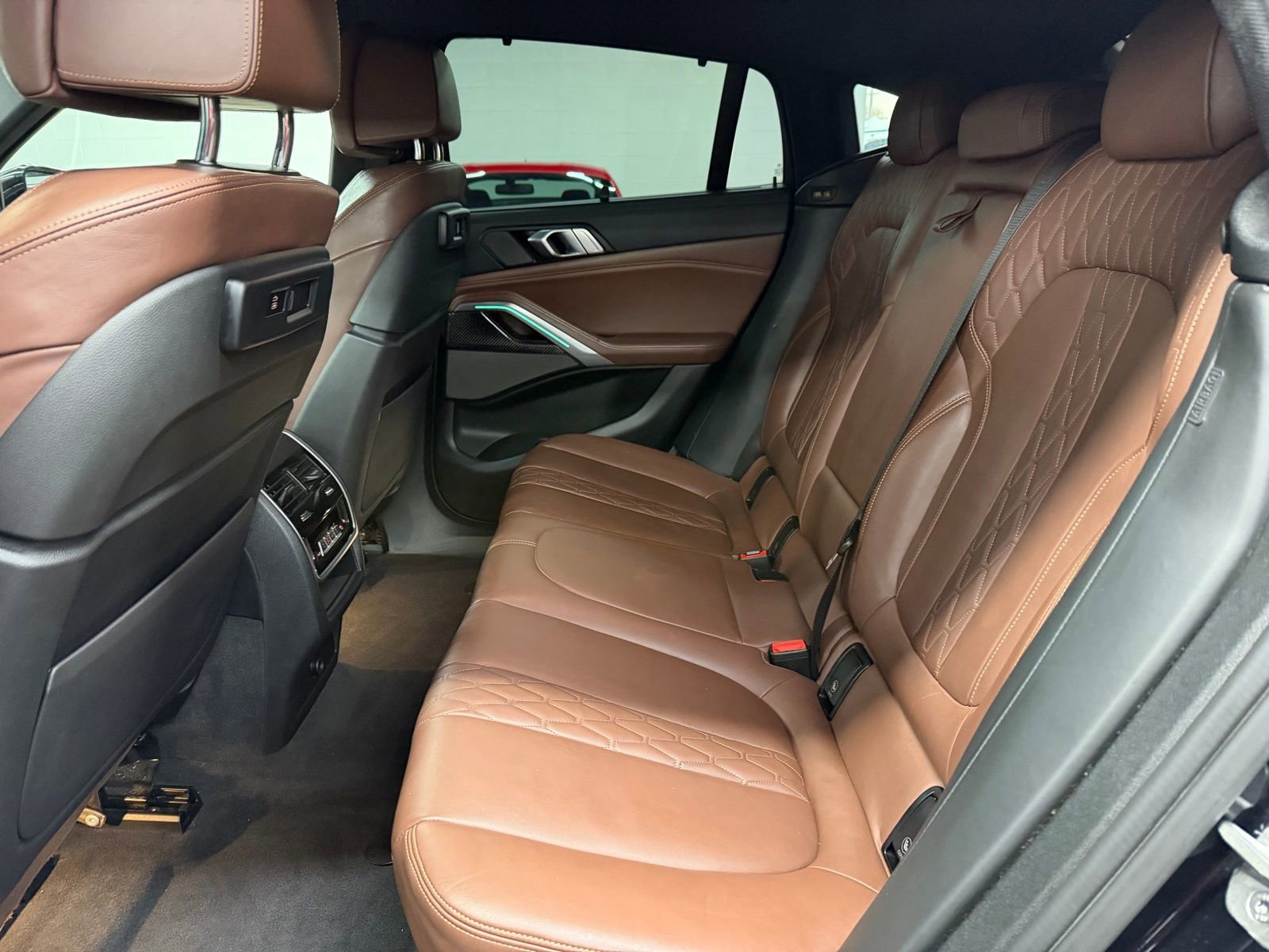 Used 2021 BMW X6 M50i image 21