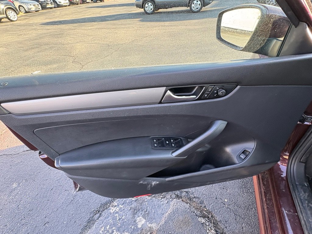 Used 2013 Volkswagen Passat 2.5 S image 7