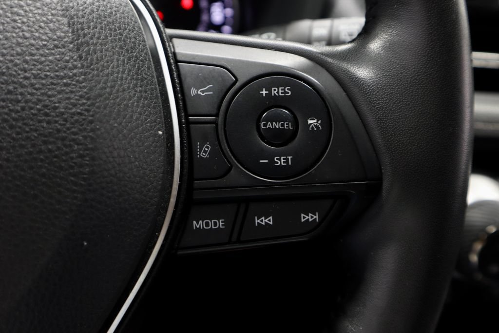Used 2022 Toyota RAV4 XLE Premium AWD/4WD image 28