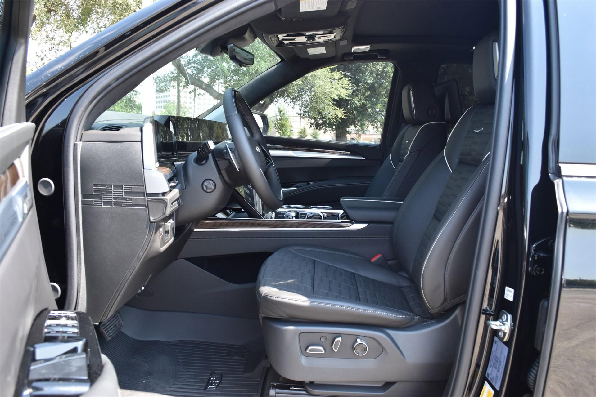 New 2025 Cadillac Escalade Premium Luxury Platinum w/ LPO, Floor Liner Package image 18