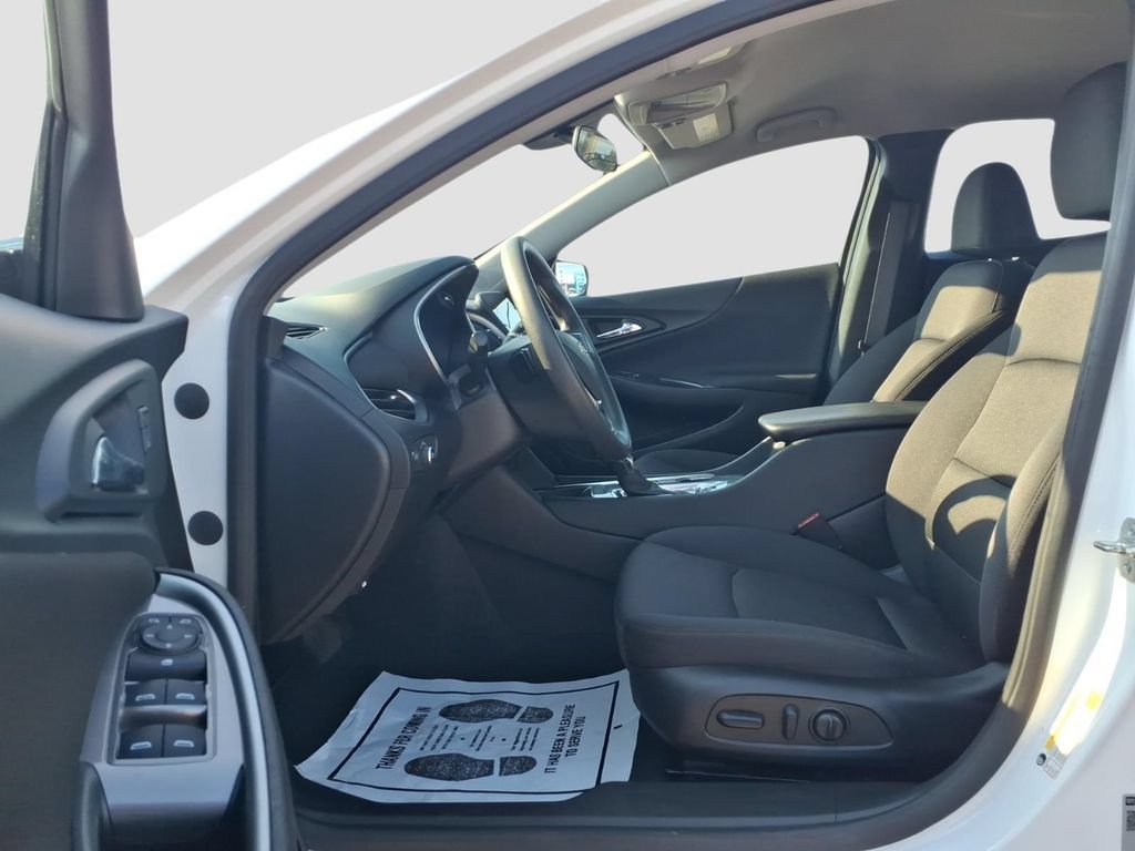 Used 2025 Chevrolet Malibu LT FWD image 18
