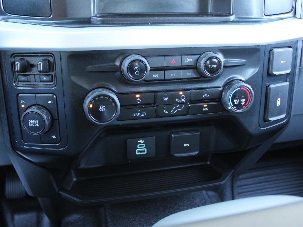 Used 2025 Ford F350 XL w/ XL Chrome Package image 33