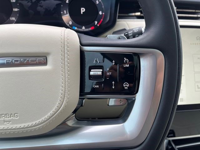 Used 2025 Land Rover Range Rover SE AWD/4WD image 28
