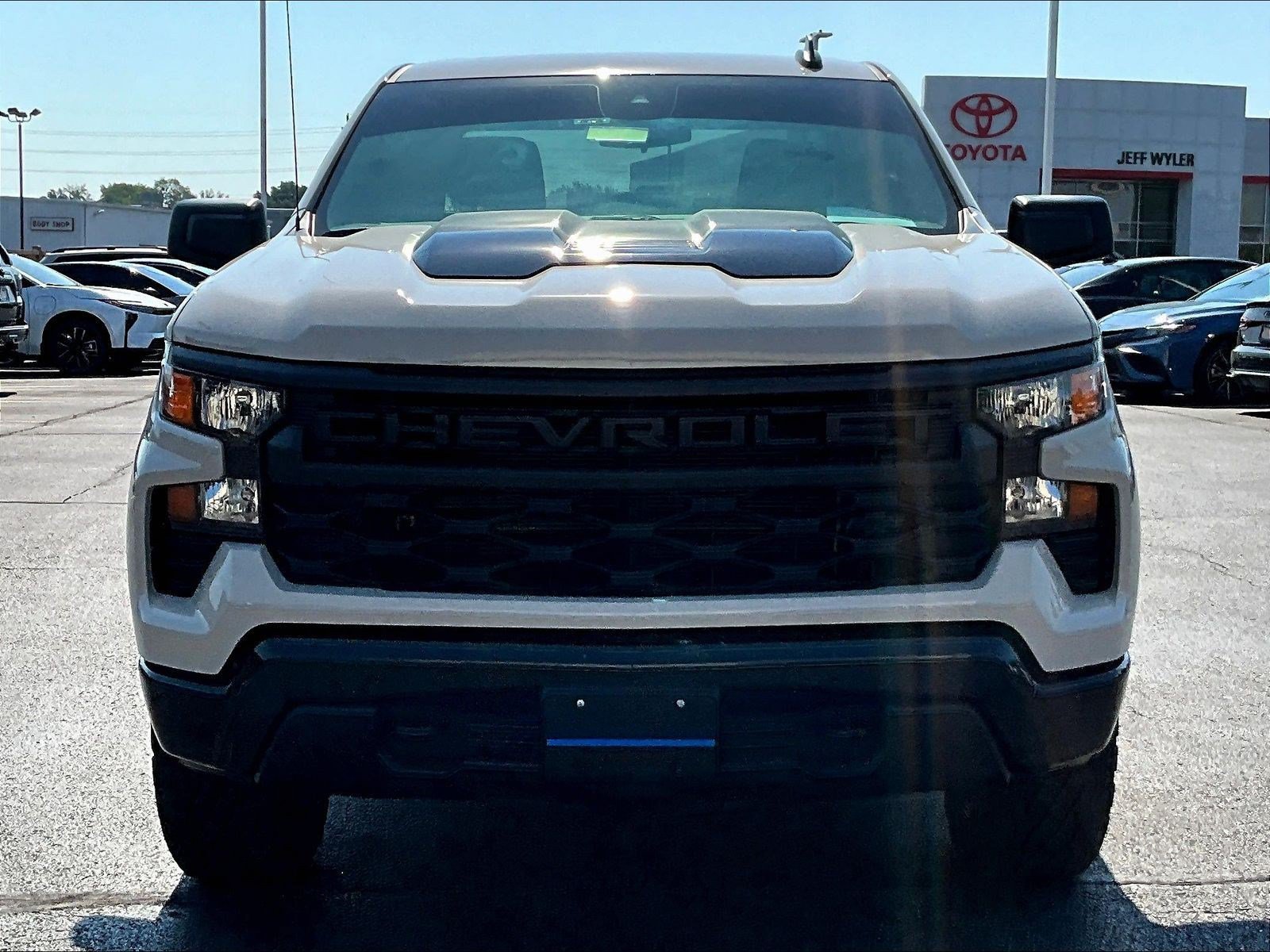 Used 2026 Chevrolet Silverado 1500 Custom Trail Boss w/ Dark Appearance Package AWD/4WD image 2