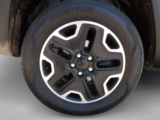 Used 2017 Jeep Renegade Trailhawk AWD/4WD image 7