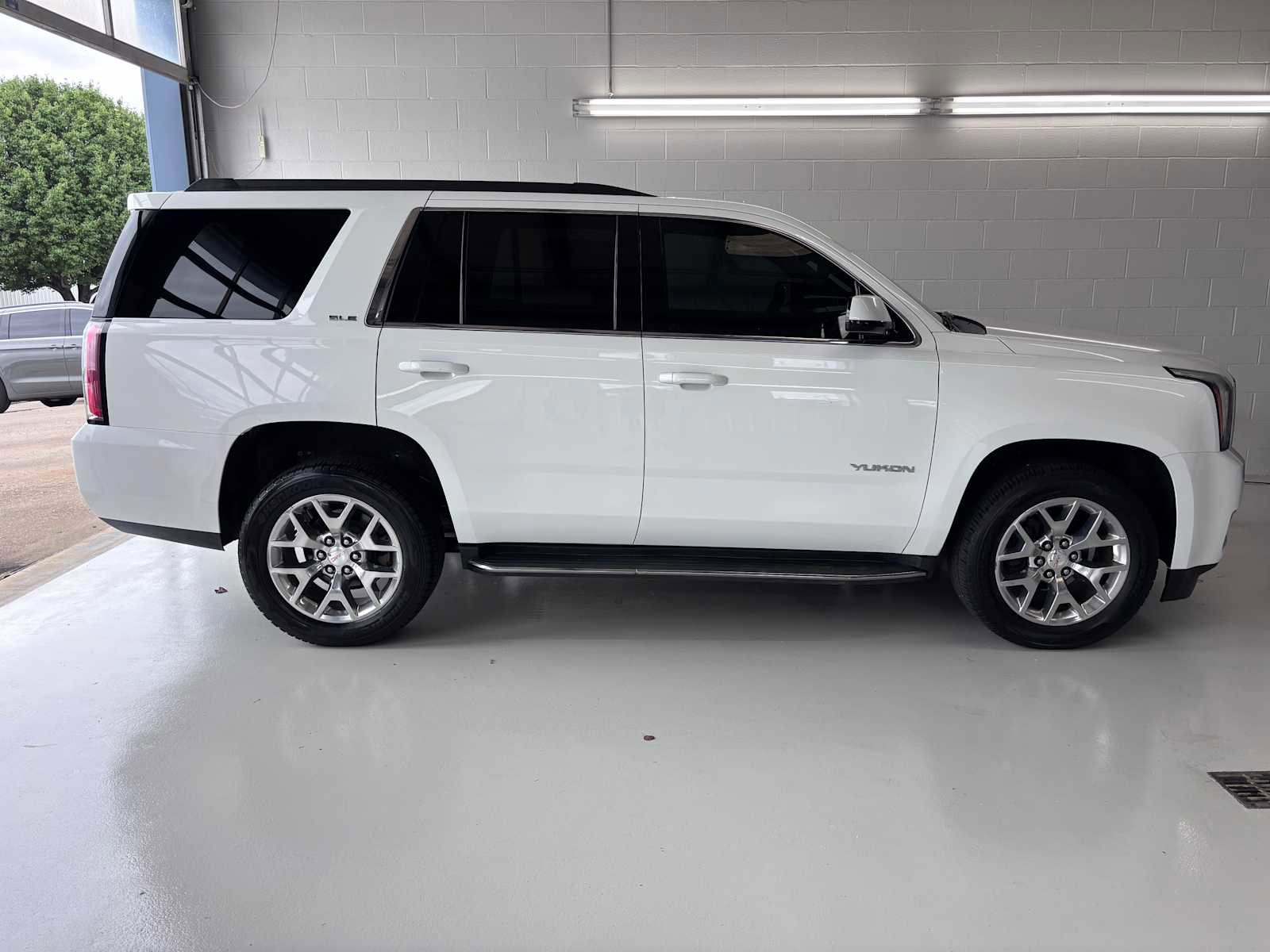 Used 2016 GMC Yukon SLE w/ Convenience Package AWD/4WD image 7