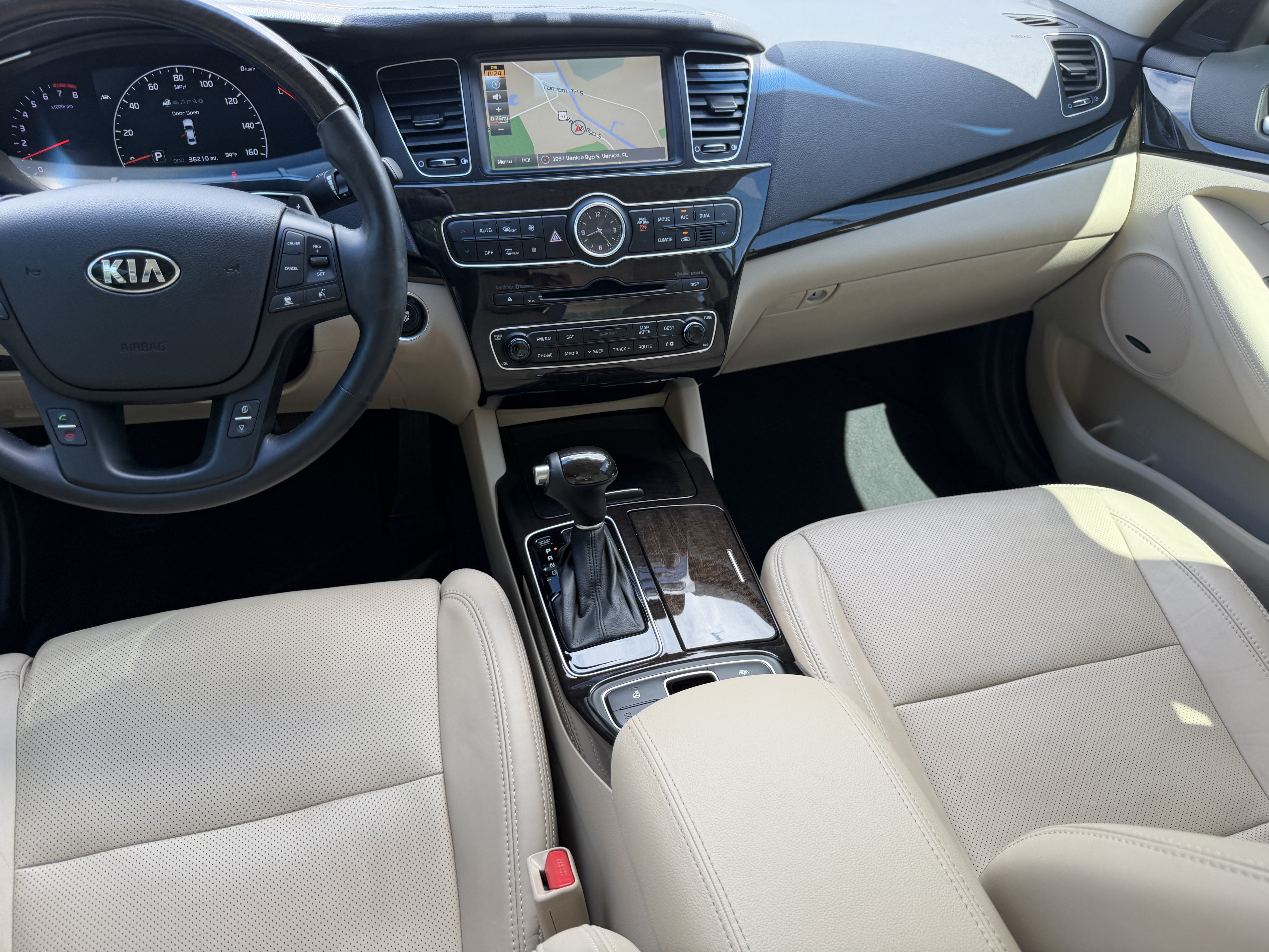 Used 2015 Kia Cadenza Premium w/ Technology Package FWD image 13