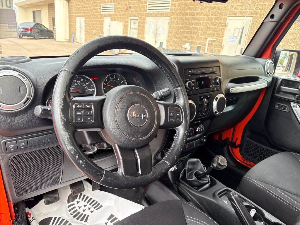 Used 2015 Jeep Wrangler Unlimited Rubicon w/ Connectivity Group AWD/4WD image 15