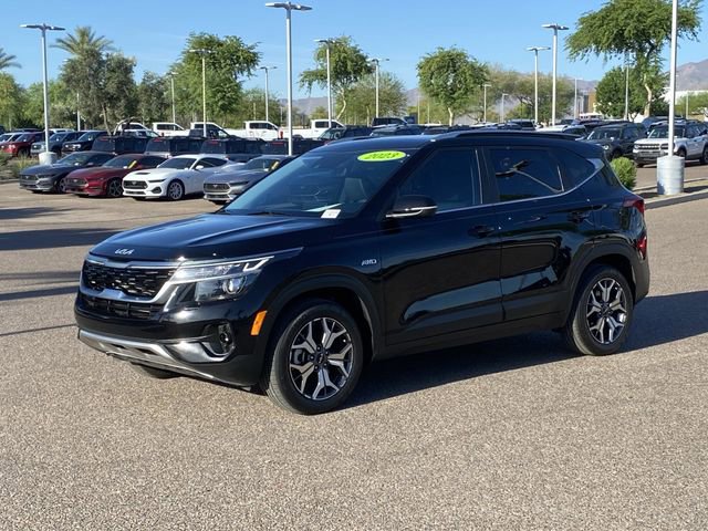 Used 2023 Kia Seltos EX image 2