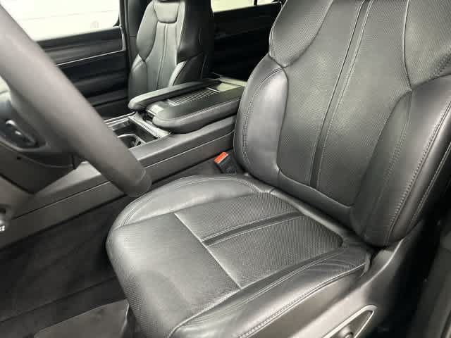 Used 2024 Jeep Wagoneer L Series II w/ Flexible Seating Group RWD image 10