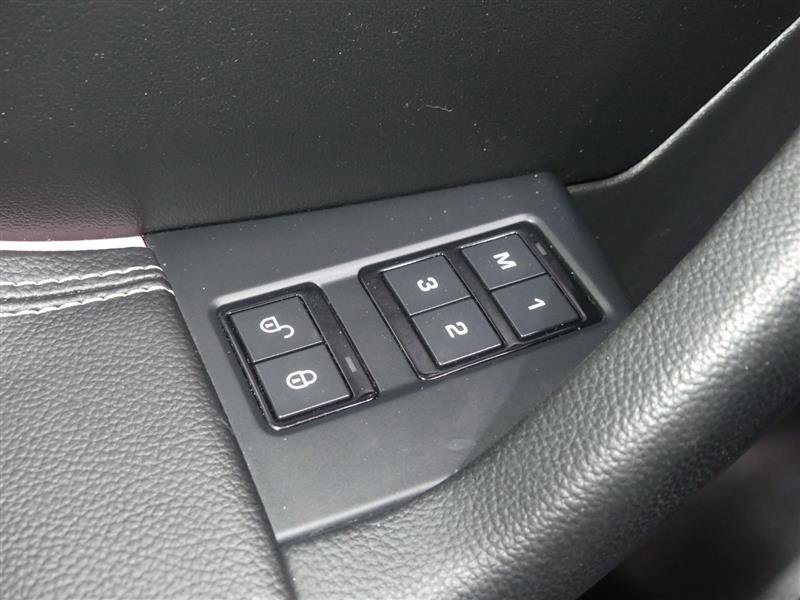 Used 2019 Jaguar F-PACE S image 21