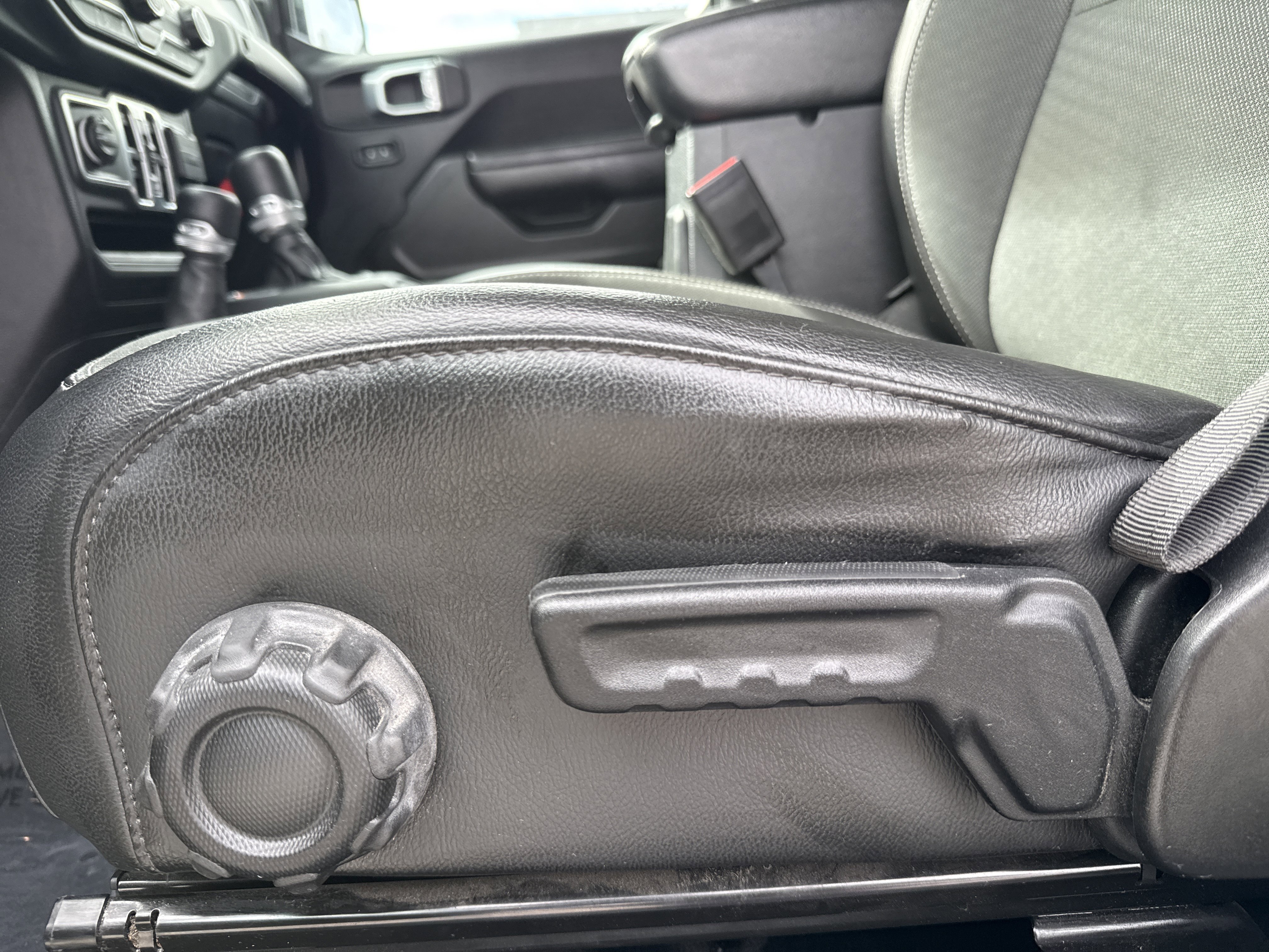 Used 2023 Jeep Gladiator Sport image 13