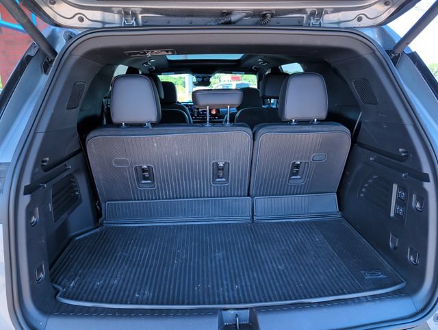 Used 2025 Chevrolet Traverse High Country w/ LPO, Floor Liner Package AWD/4WD image 21