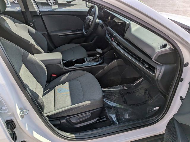 Used 2025 Kia K4 LXS image 5