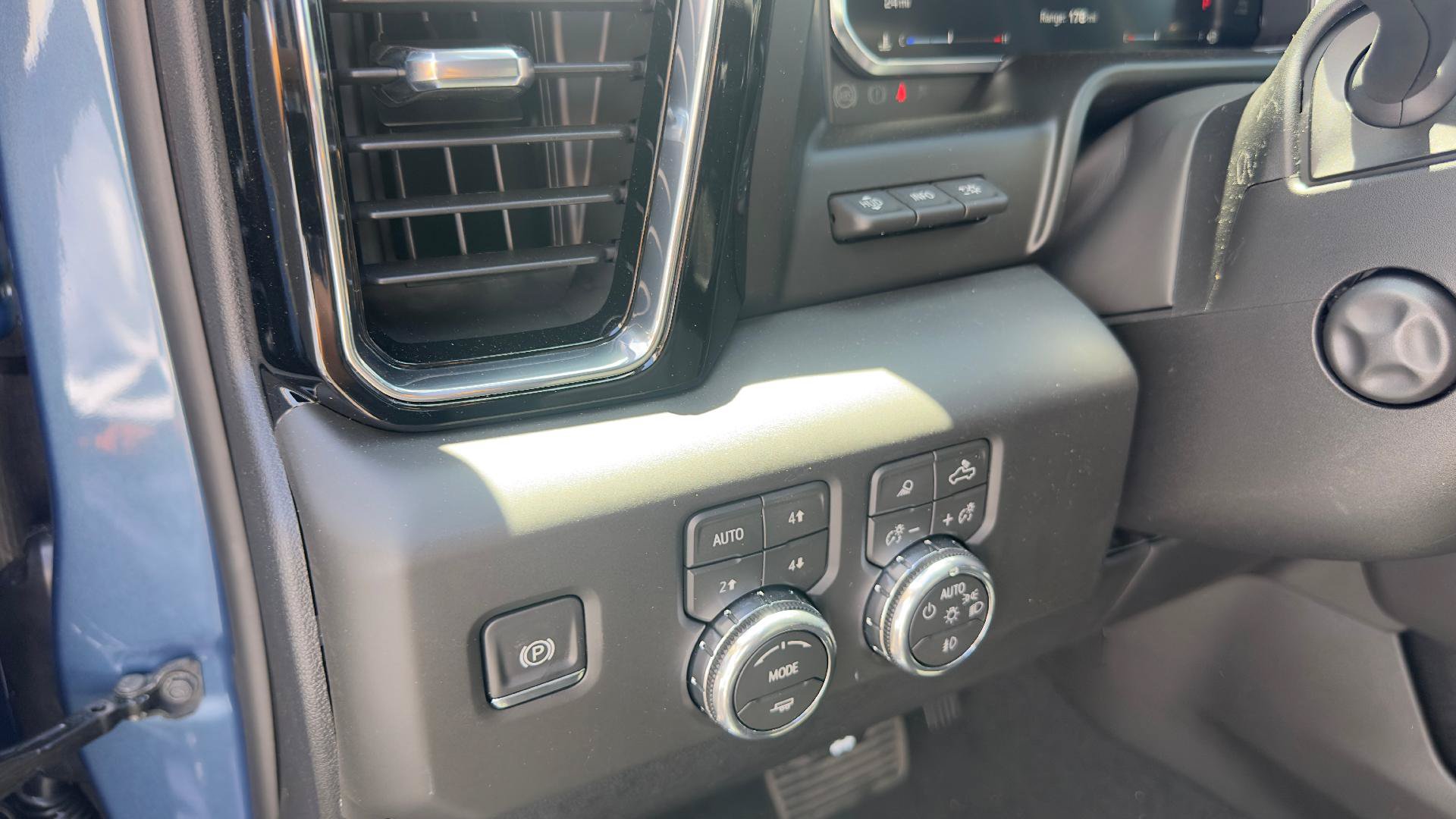 New 2026 GMC Sierra 1500 Denali AWD/4WD image 17