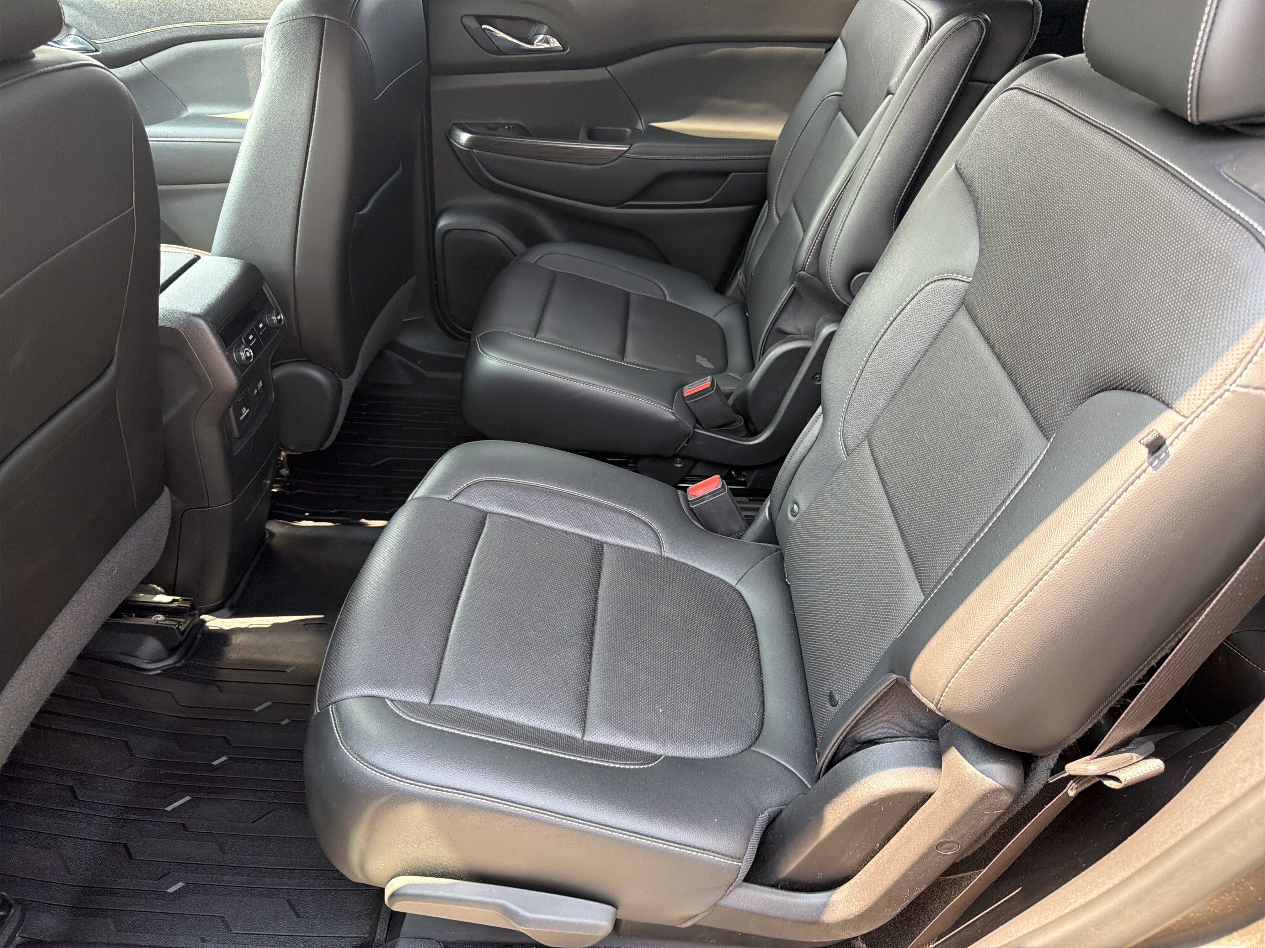 Certified 2020 GMC Acadia SLT w/ LPO, Floor Liner Package FWD image 22