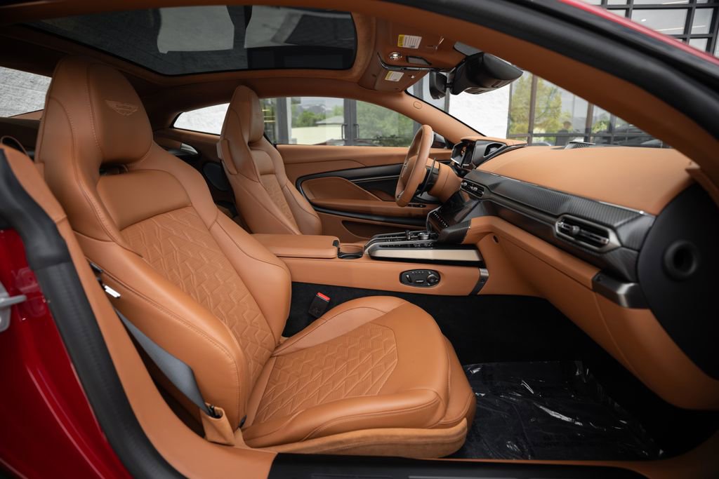 Used 2025 Aston Martin Vanquish RWD image 24