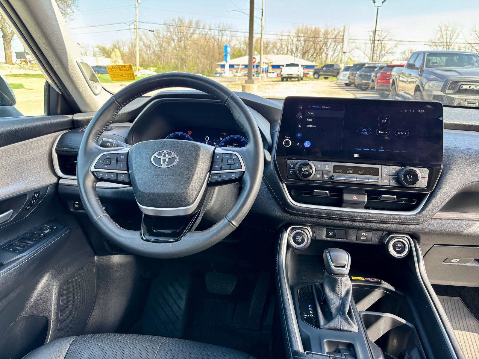 Used 2024 Toyota Grand Highlander Limited AWD/4WD image 3