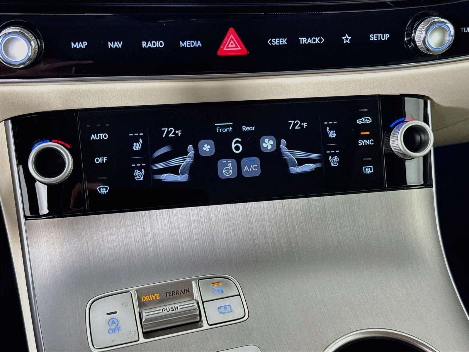 New 2027 Genesis GV70 2.5T Advanced AWD/4WD image 18