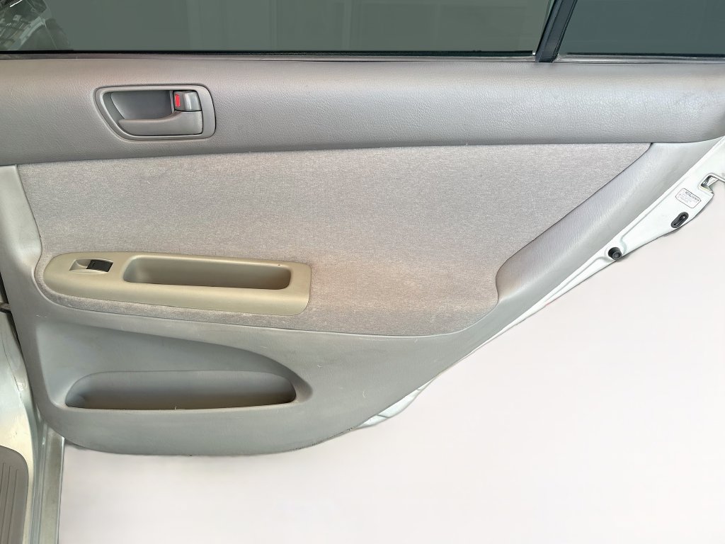 Used 2004 Toyota Camry LE FWD image 24
