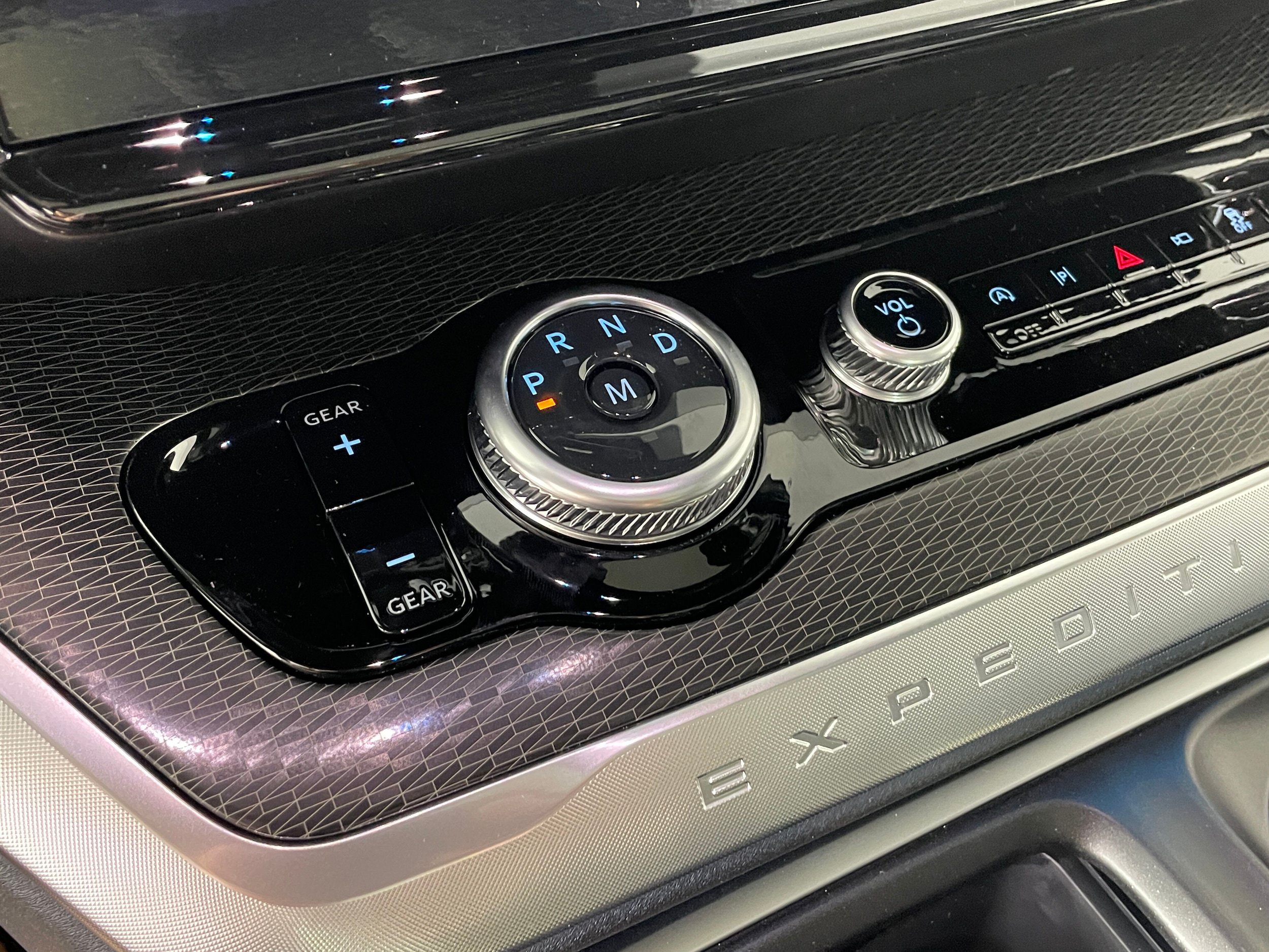 New 2026 Ford Expedition Platinum w/ Stealth Performance Package AWD/4WD image 4