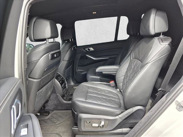 Used 2025 BMW X7 xDrive40i w/ M Sport Package AWD/4WD image 17