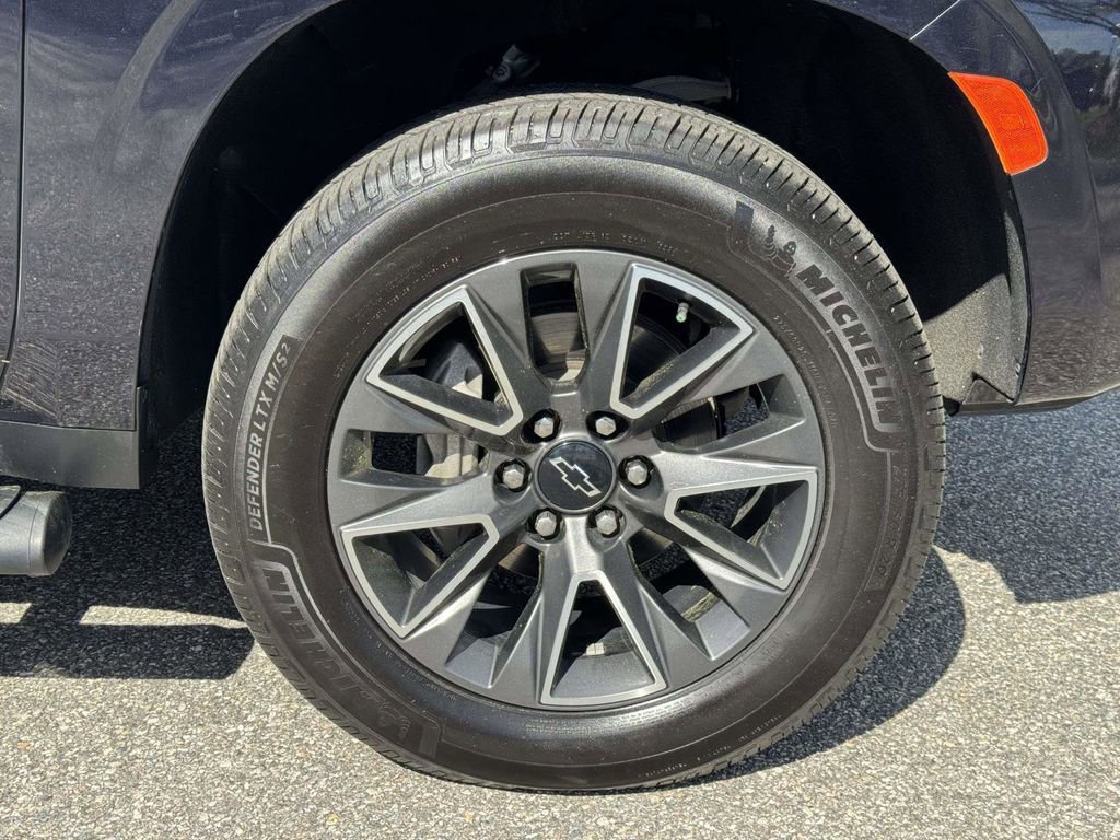 Used 2023 Chevrolet Tahoe Z71 w/ Luxury Package AWD/4WD image 28