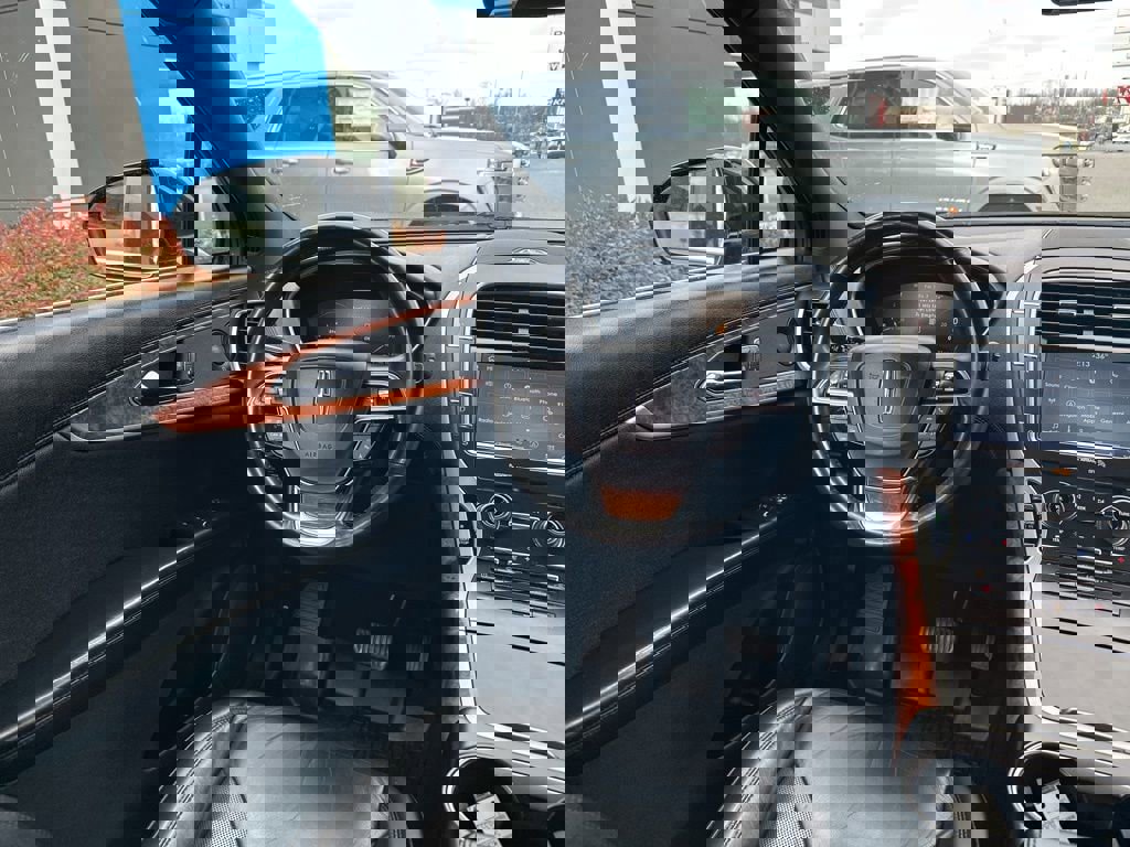 Used 2019 Lincoln Nautilus Select image 13