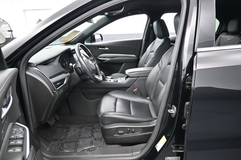 Used 2023 Cadillac XT4 Premium Luxury FWD image 11