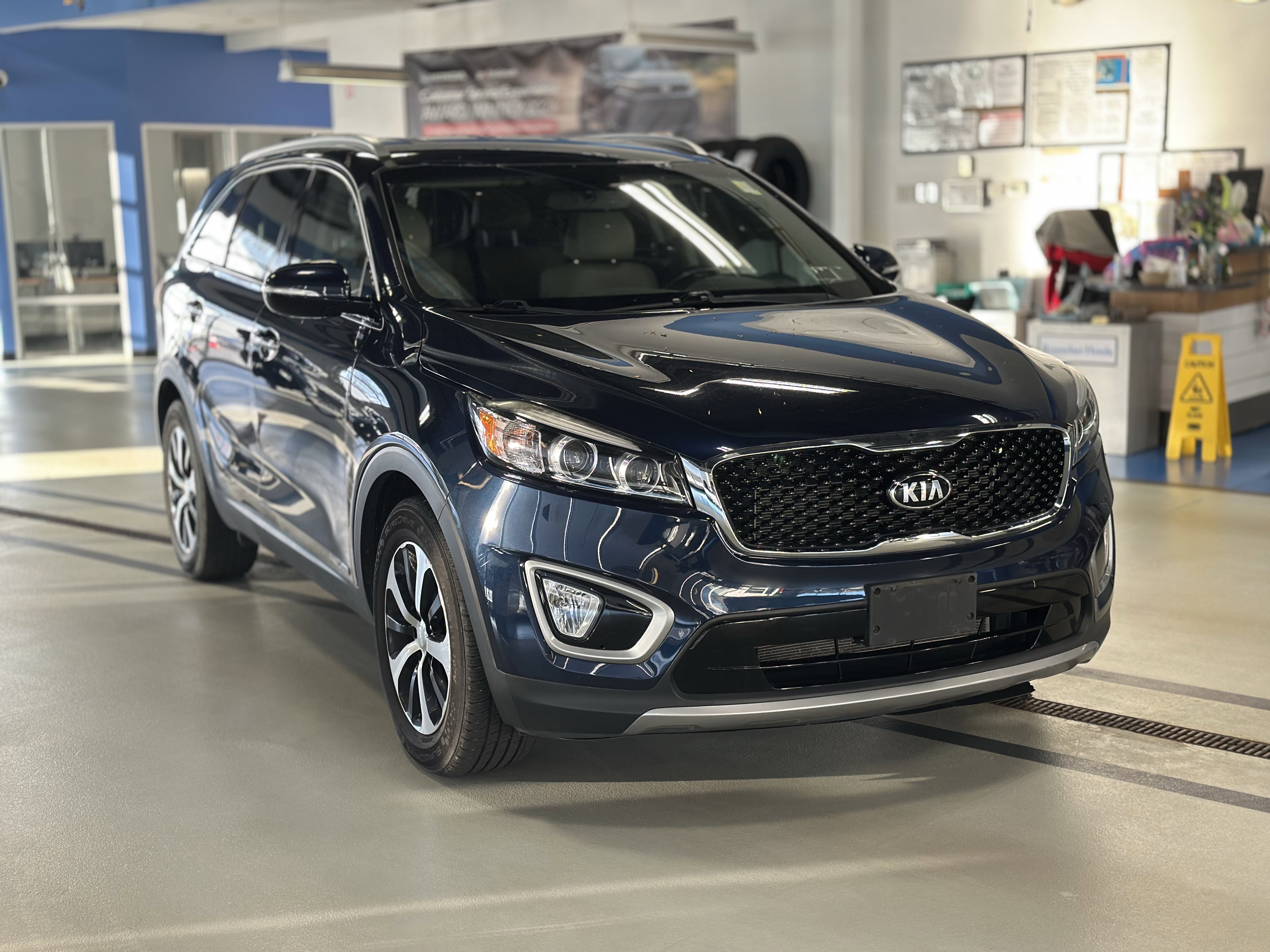 Used 2018 Kia Sorento EX AWD/4WD image 3