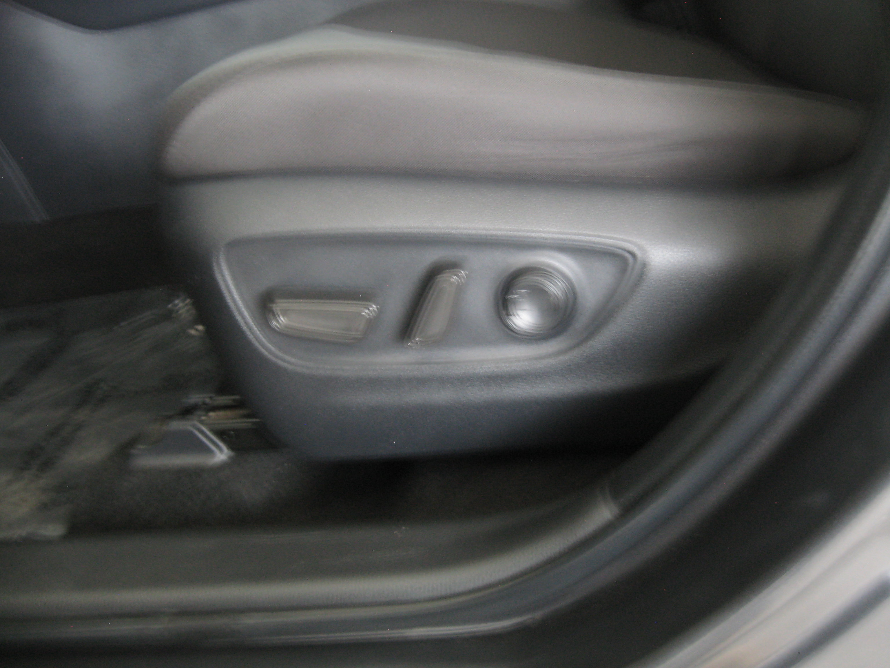 Used 2025 Toyota RAV4 XLE w/ Convenience Package AWD/4WD image 13