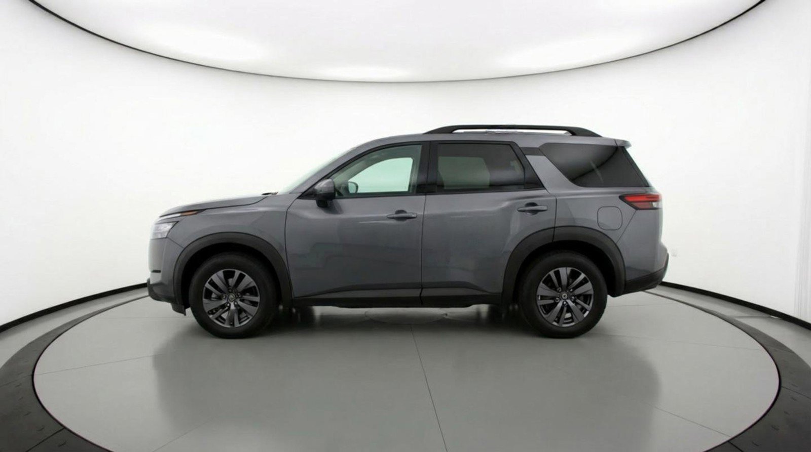 Used 2025 Nissan Pathfinder SV image 5