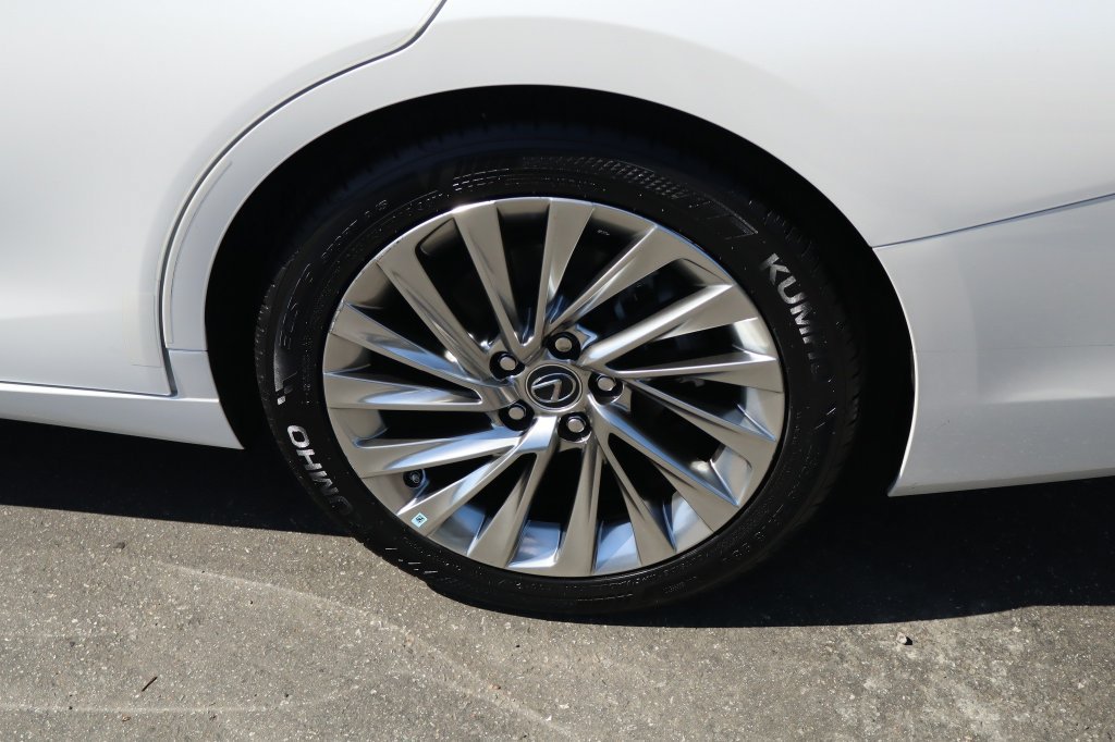 Used 2023 Lexus ES 300h w/ Accessory Package (Z1) FWD image 13
