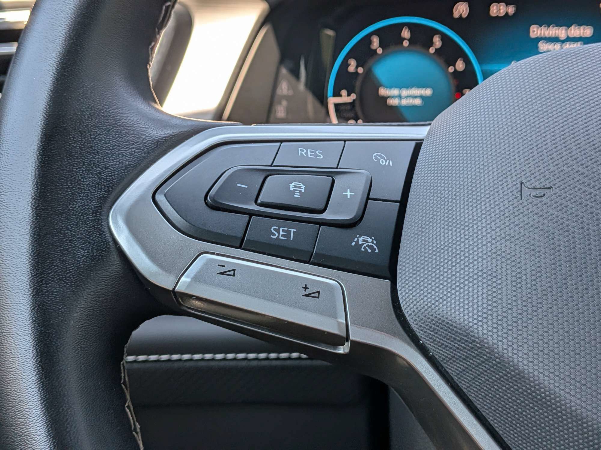 Used 2025 Volkswagen Atlas Cross Sport SE FWD image 27