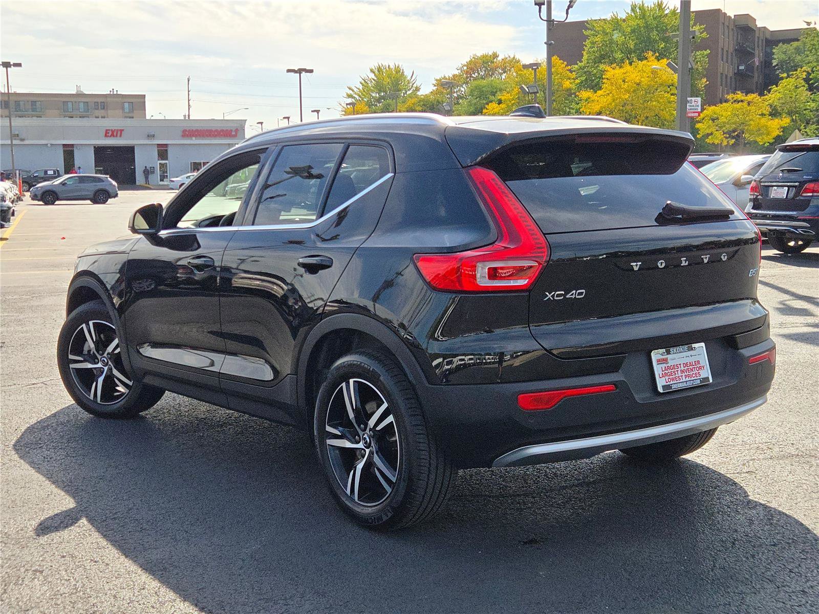 Used 2024 Volvo XC40 B5 Core image 16
