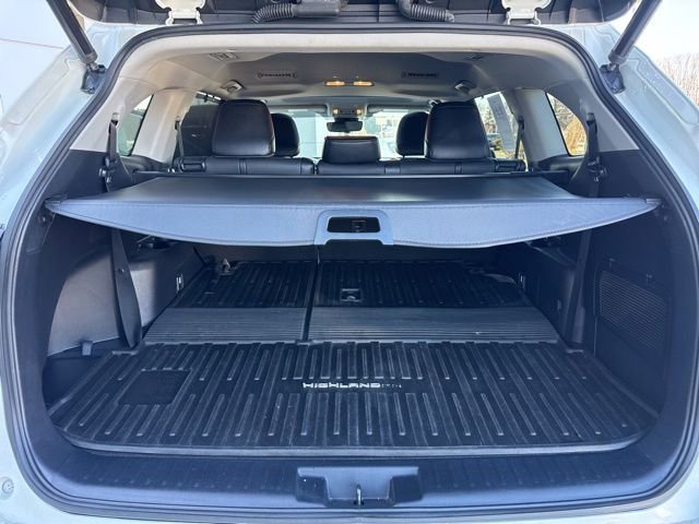 Used 2021 Toyota Highlander XLE AWD/4WD image 29