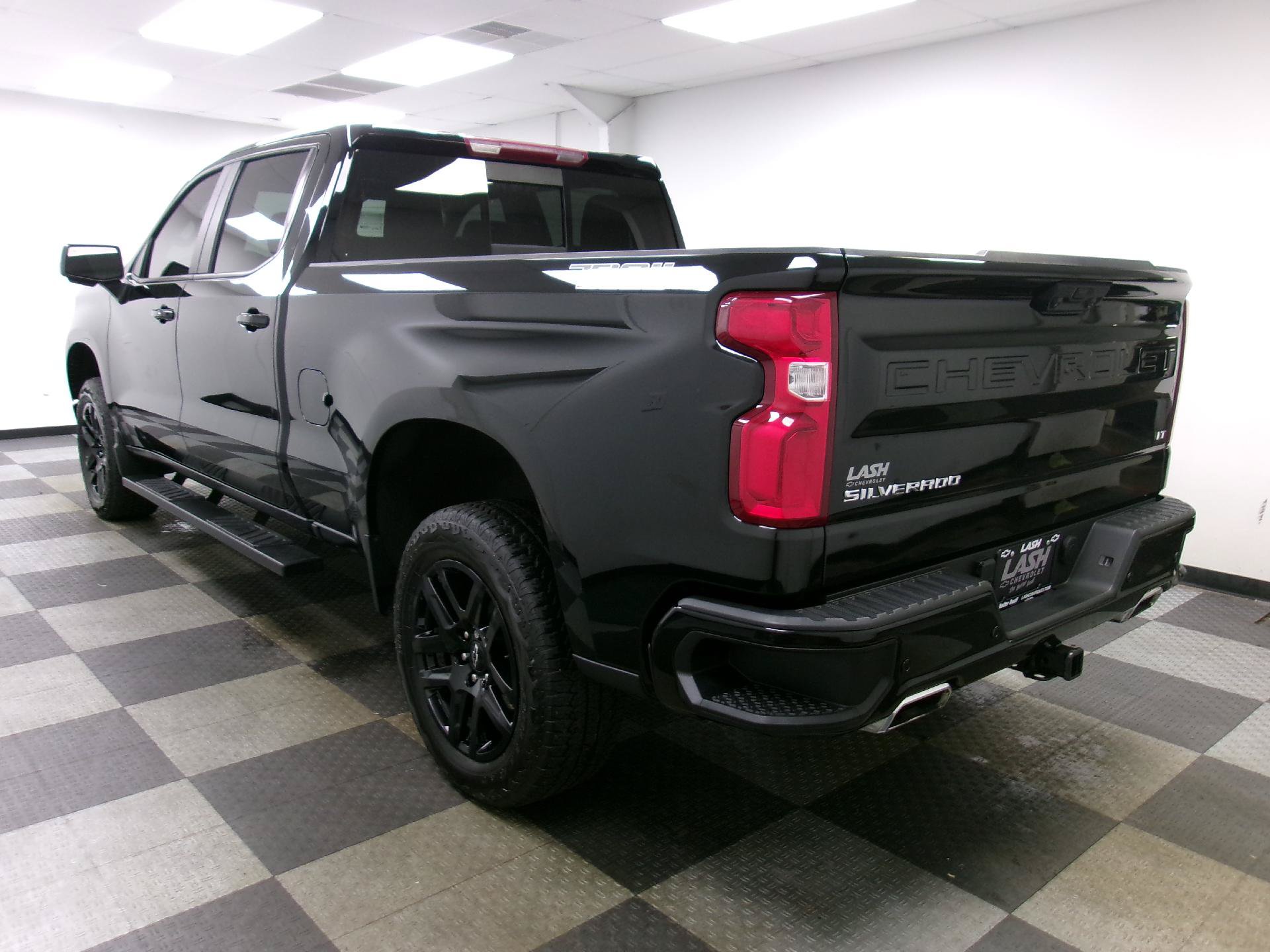 Used 2024 Chevrolet Silverado 1500 LT Trail Boss w/ Convenience Package II AWD/4WD image 2