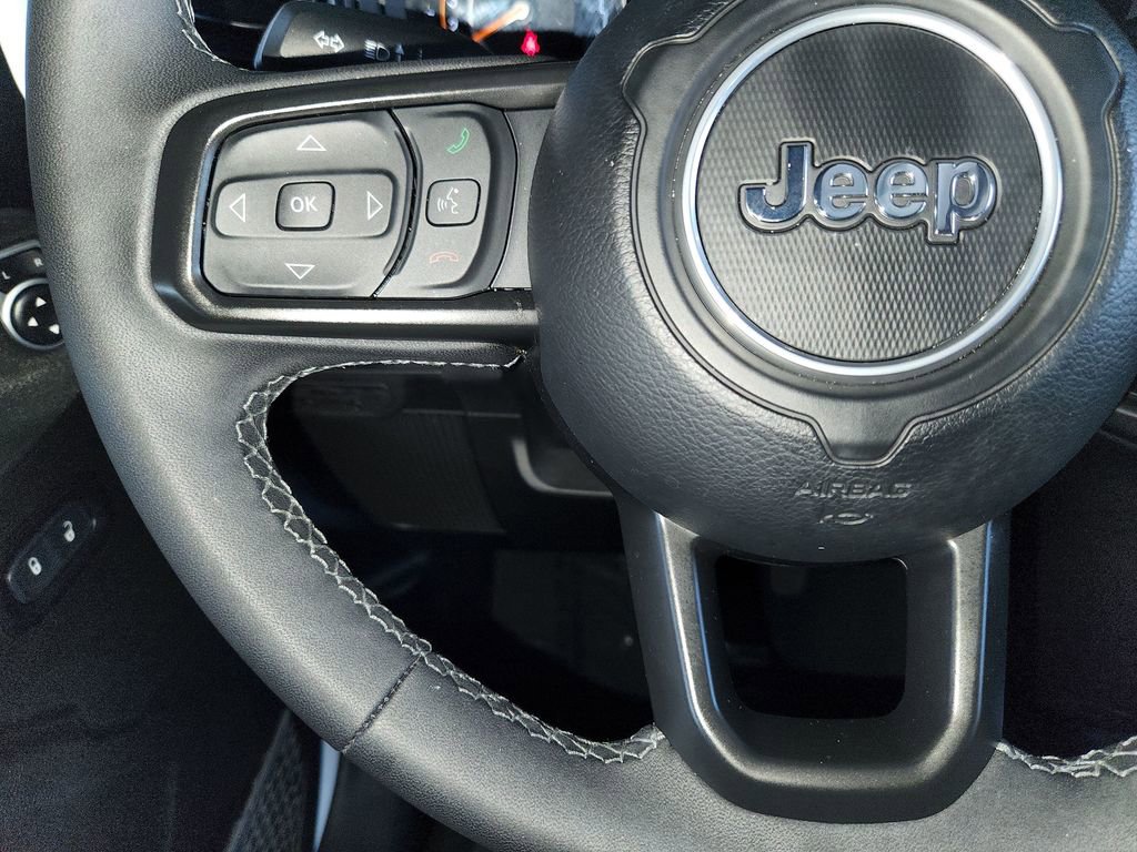 Used 2025 Jeep Wrangler Unlimited Rubicon AWD/4WD image 24
