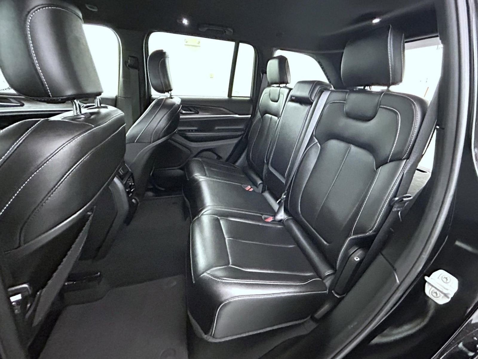 Certified 2024 Jeep Grand Cherokee Limited image 19